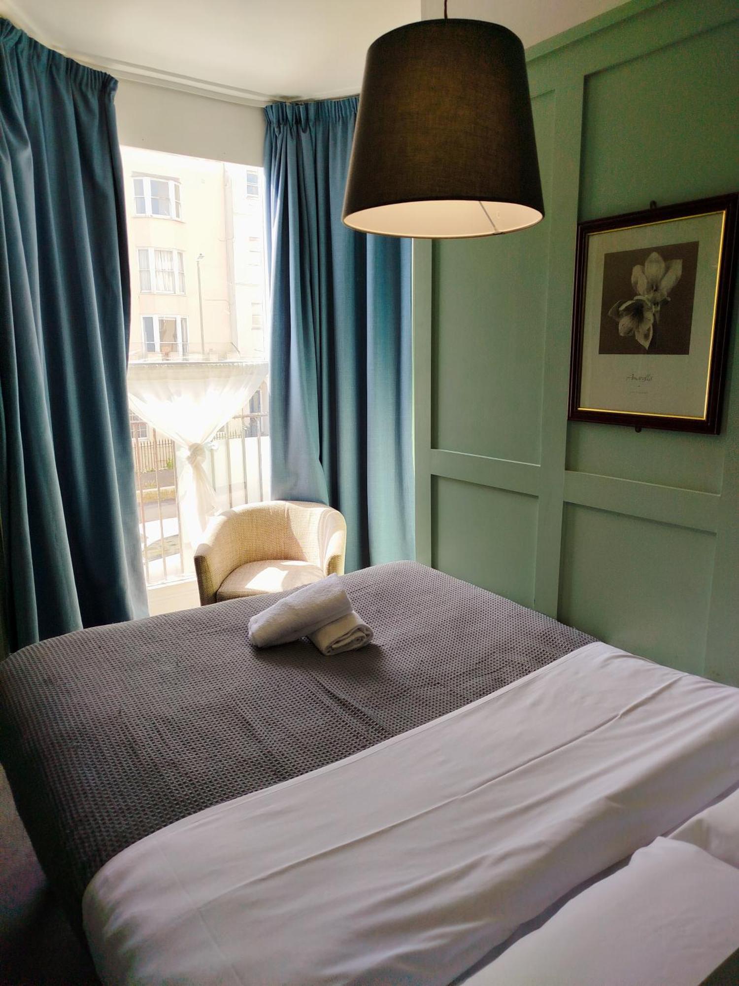 Hotel The Willows 2*